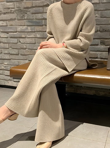 EVA™ WOOL SWEATER AND TROUSERS